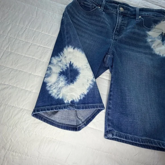 COPY - CHICO'S Girlfriend SHORTS - Slim Leg - Size 2 (Chico's Size 00) - Picture 7 of 11